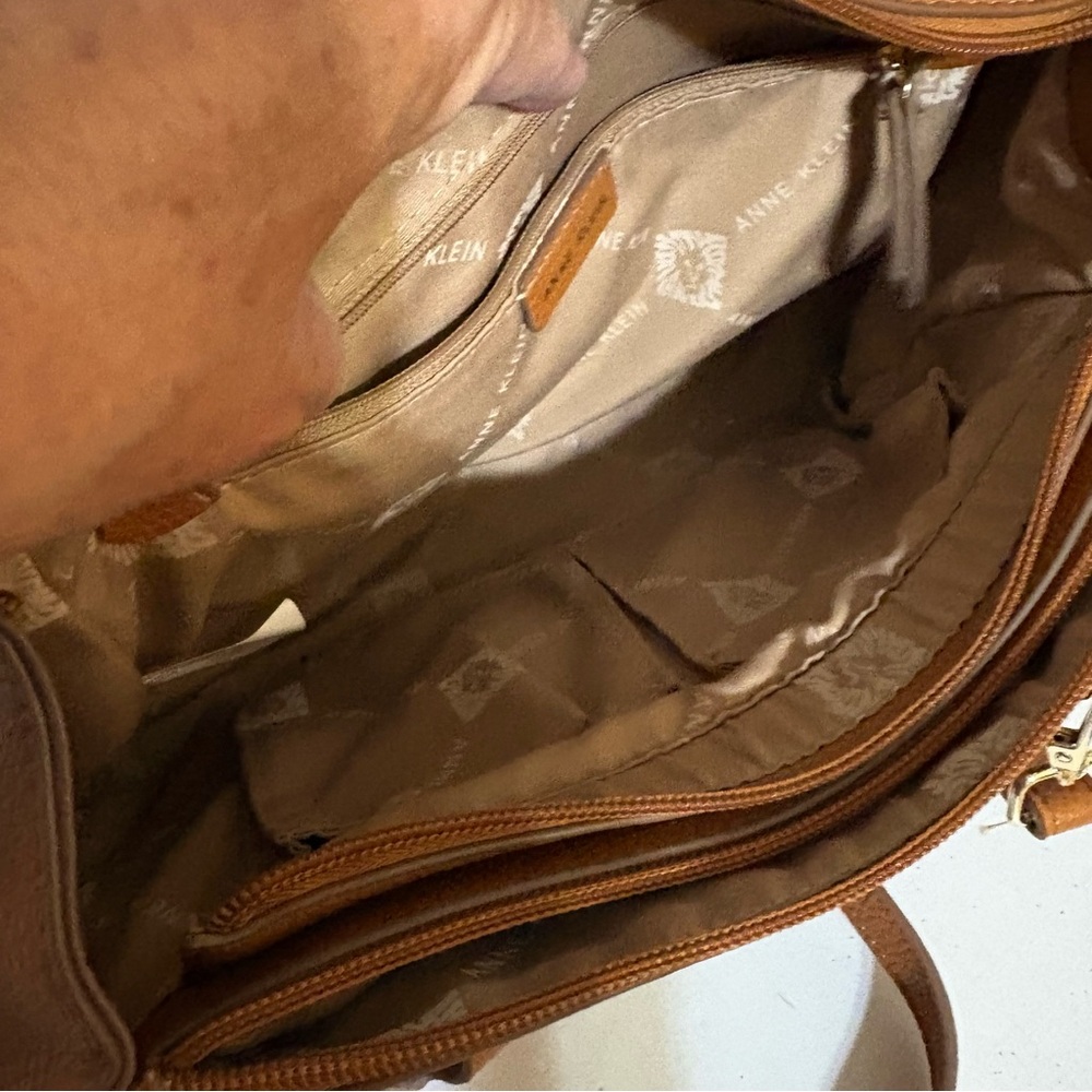 Anne Klein satchel handbag in a caramel or brown shade, - Picture 5 of 11